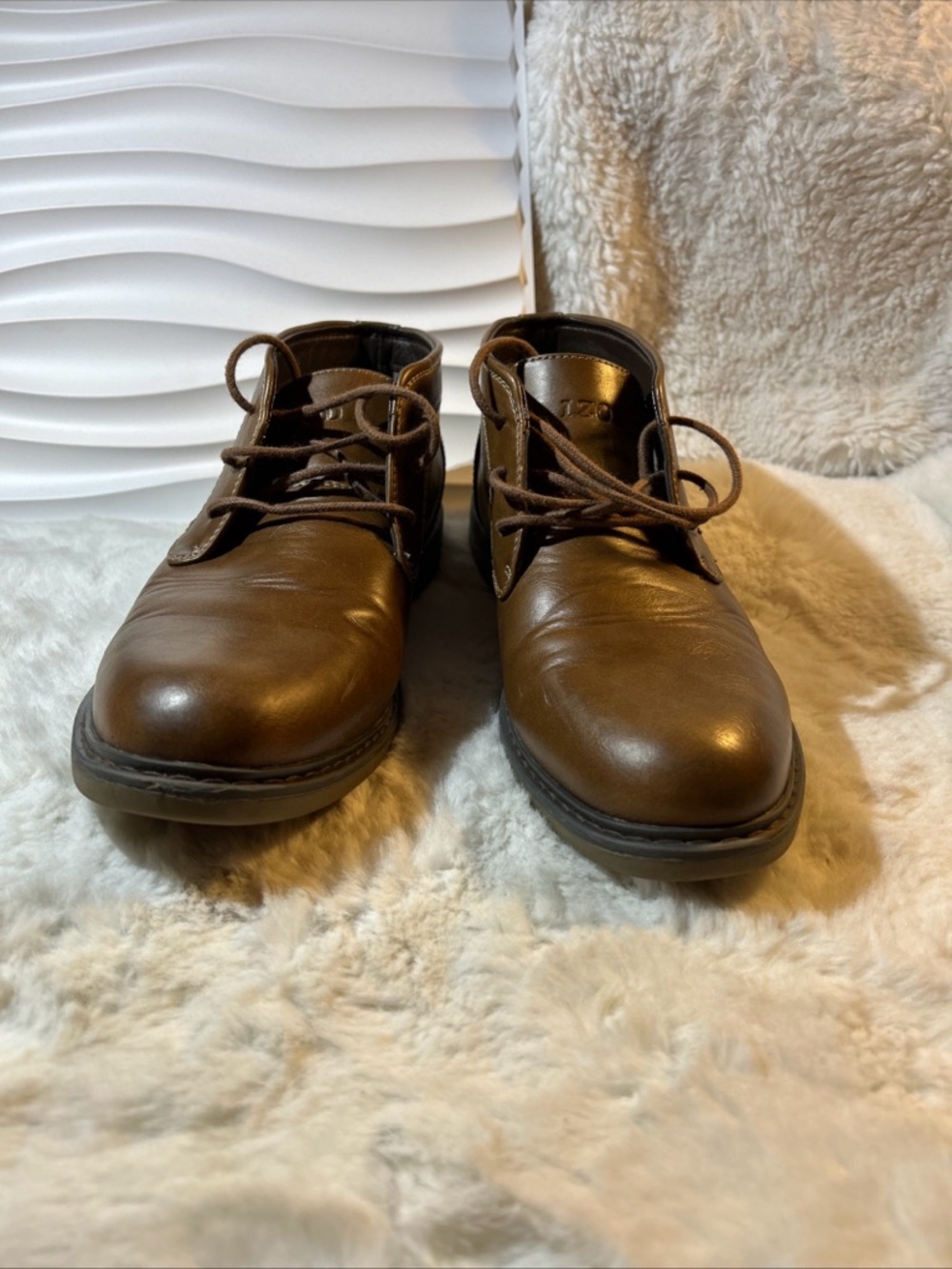 IZOD Men's Brown Caravan Size 9.5 M Casual Dress Boots / Shoe Lace Up